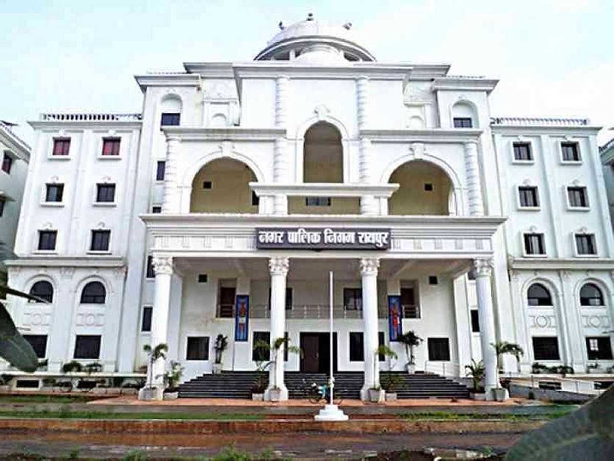 बड़े बकायेदारों पर नगर निगम का शिकंजा, थमाया नोटिस